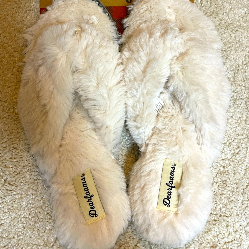 Dearfoam memory foam slippers, size 7-8